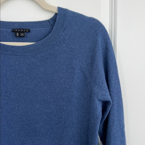 Theory 100% Cashmere Blue Crewneck Sweater Size M Side Slit Luxury Knit - Picture 3 of 6